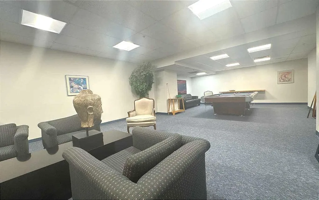 1100 8 Avenue SW Calgary AB T2P 3T8