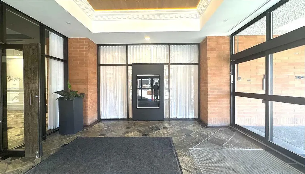1100 8 Avenue SW Calgary AB T2P 3T8
