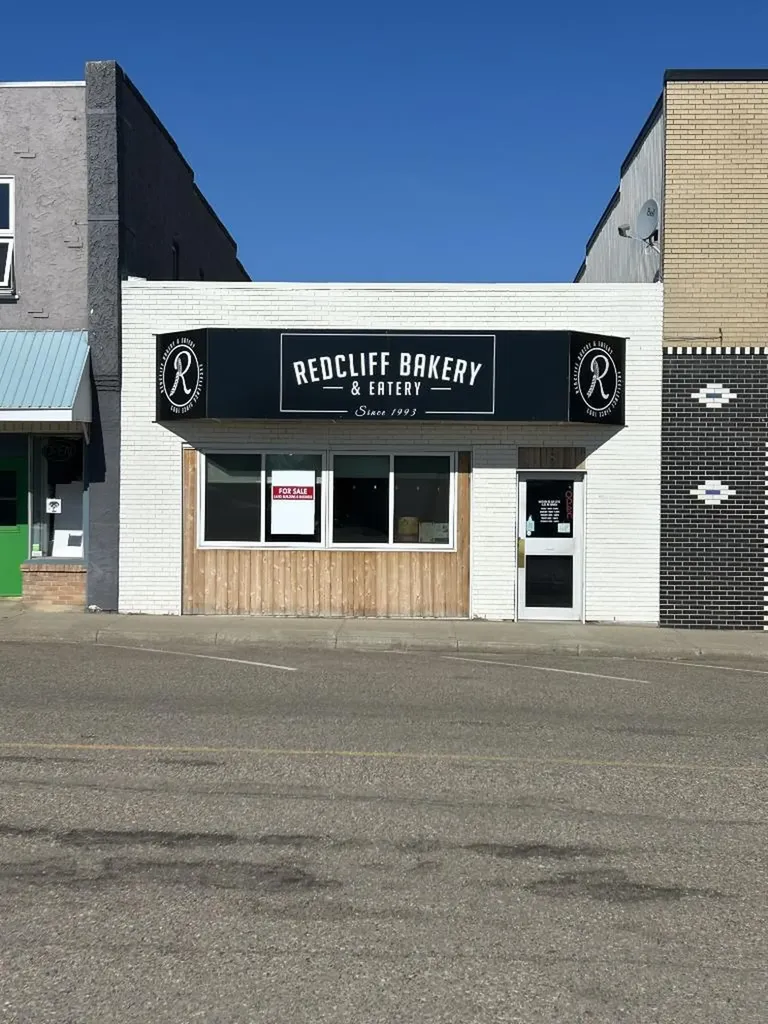 8 3 Street SE Redcliff AB T0J 2P0