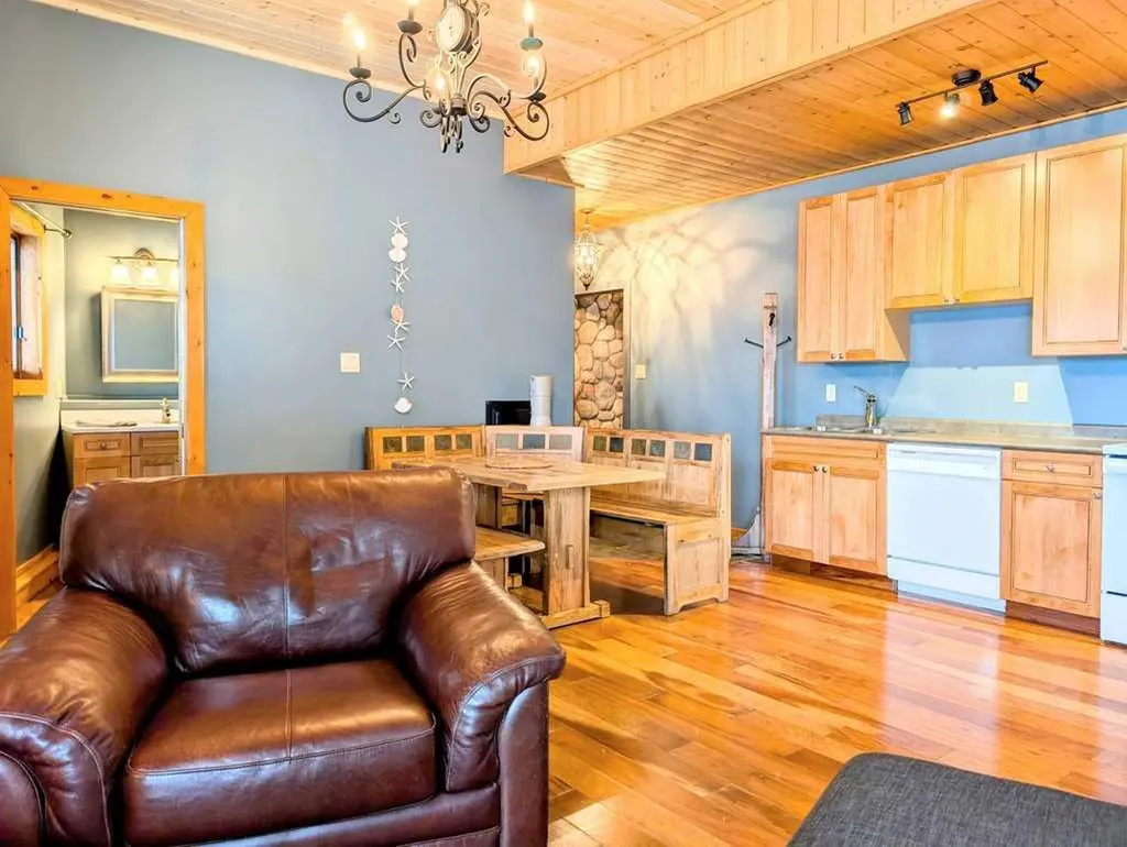 9 Upper Crescent Marten Beach AB T0G 2A0