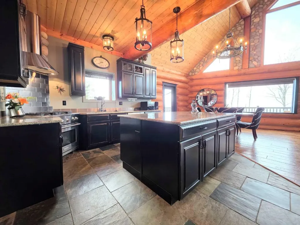 9 Upper Crescent Marten Beach AB T0G 2A0
