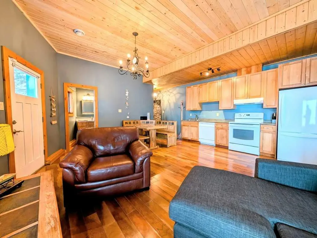 9 Upper Crescent Marten Beach AB T0G 2A0