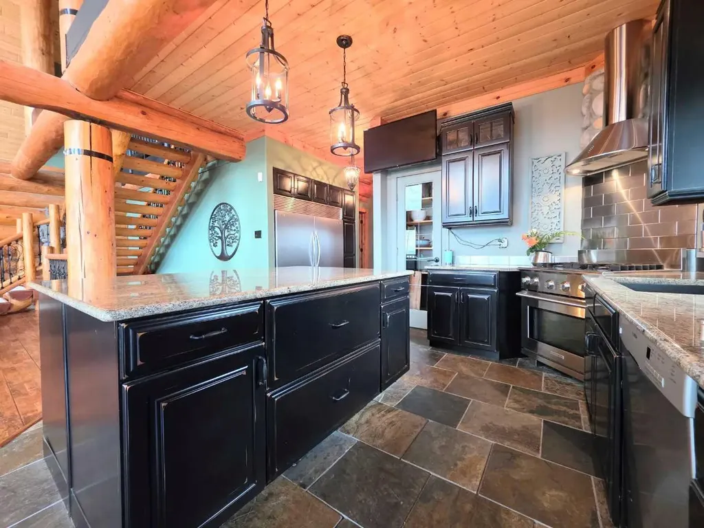 9 Upper Crescent Marten Beach AB T0G 2A0