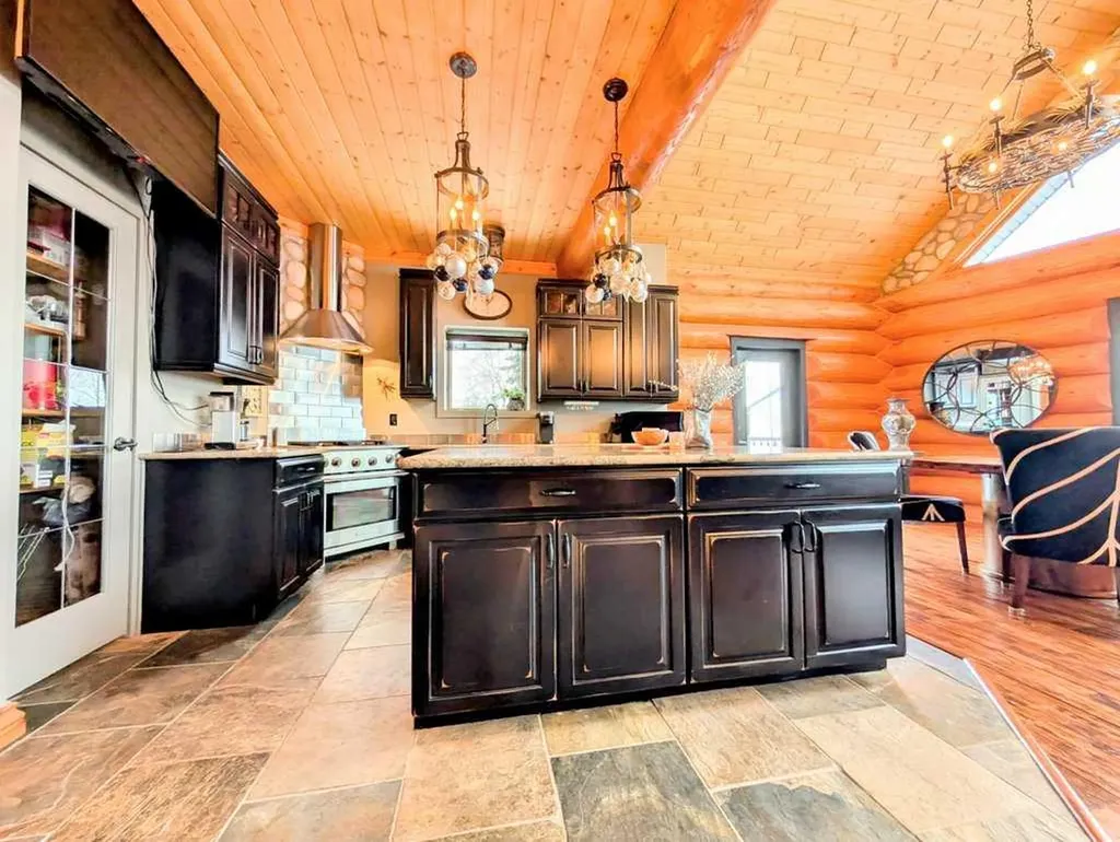 9 Upper Crescent Marten Beach AB T0G 2A0