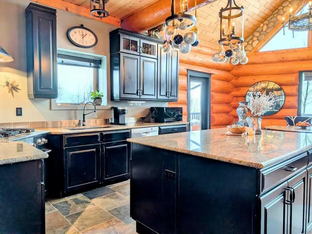 9 Upper Crescent Marten Beach AB T0G 2A0