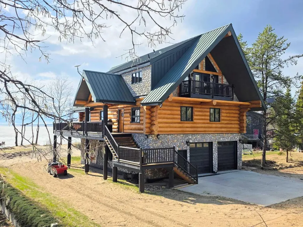 9 Upper Crescent Marten Beach AB T0G 2A0