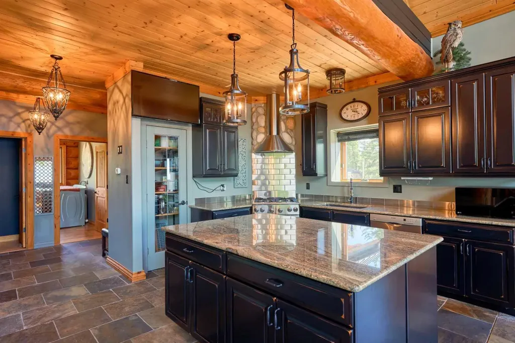 9 Upper Crescent Marten Beach AB T0G 2A0