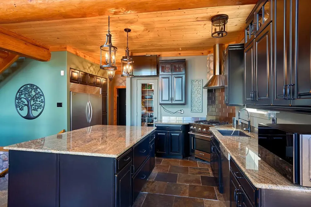 9 Upper Crescent Marten Beach AB T0G 2A0