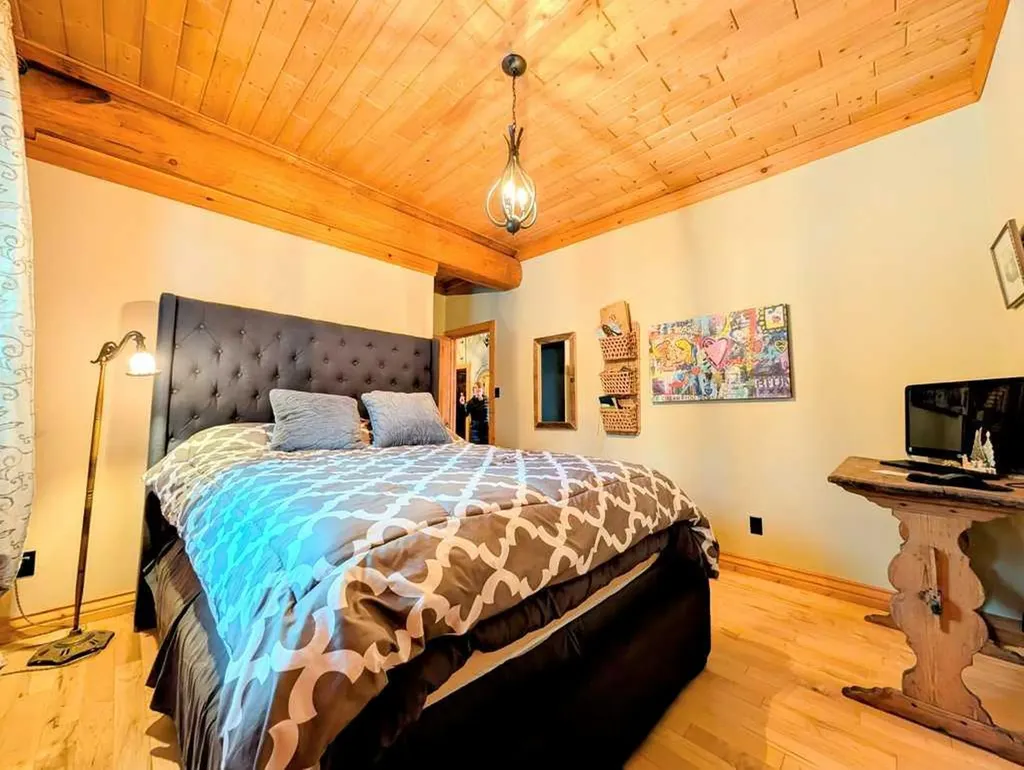 9 Upper Crescent Marten Beach AB T0G 2A0