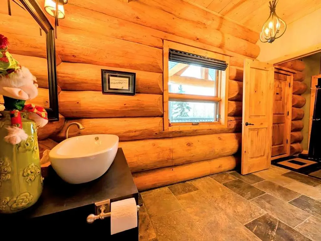 9 Upper Crescent Marten Beach AB T0G 2A0