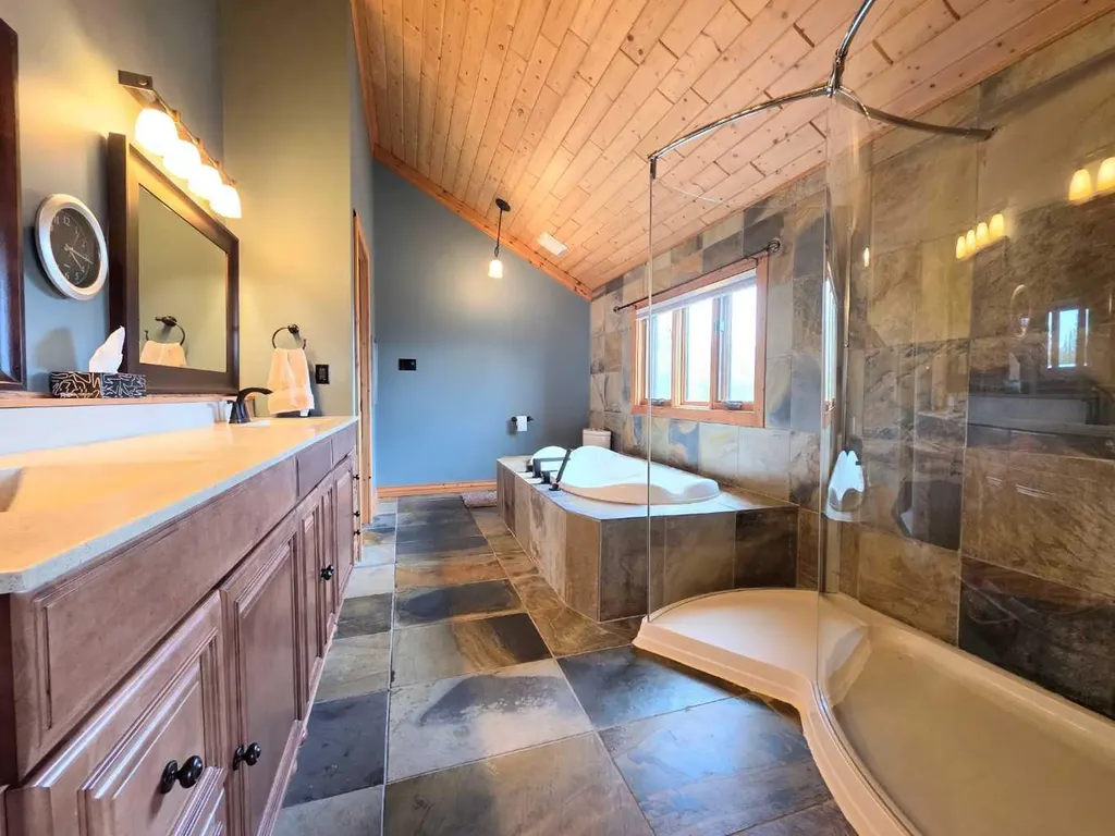 9 Upper Crescent Marten Beach AB T0G 2A0