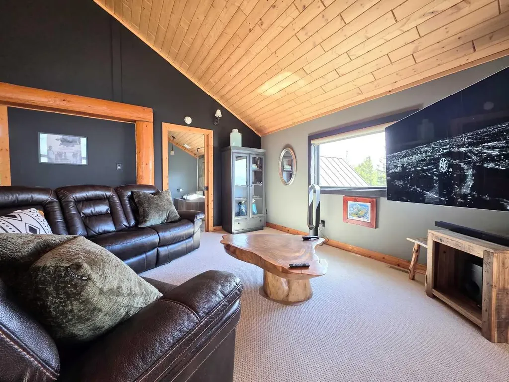 9 Upper Crescent Marten Beach AB T0G 2A0