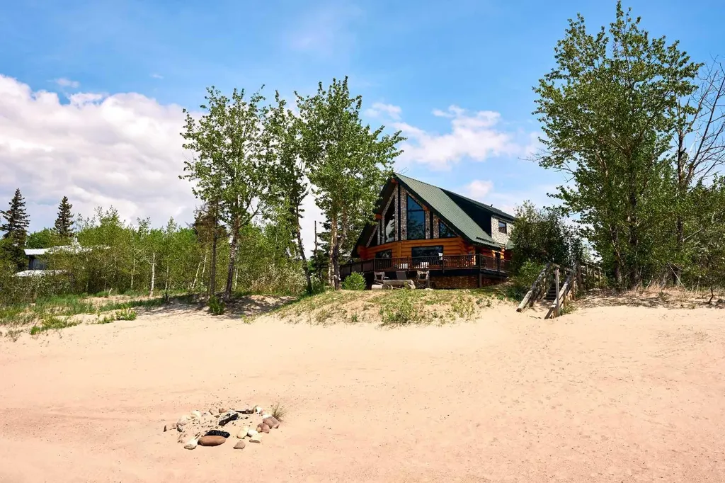 9 Upper Crescent Marten Beach AB T0G 2A0