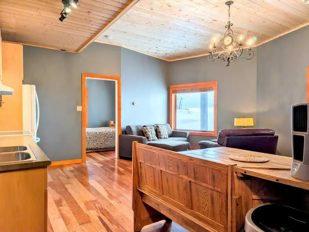 9 Upper Crescent Marten Beach AB T0G 2A0