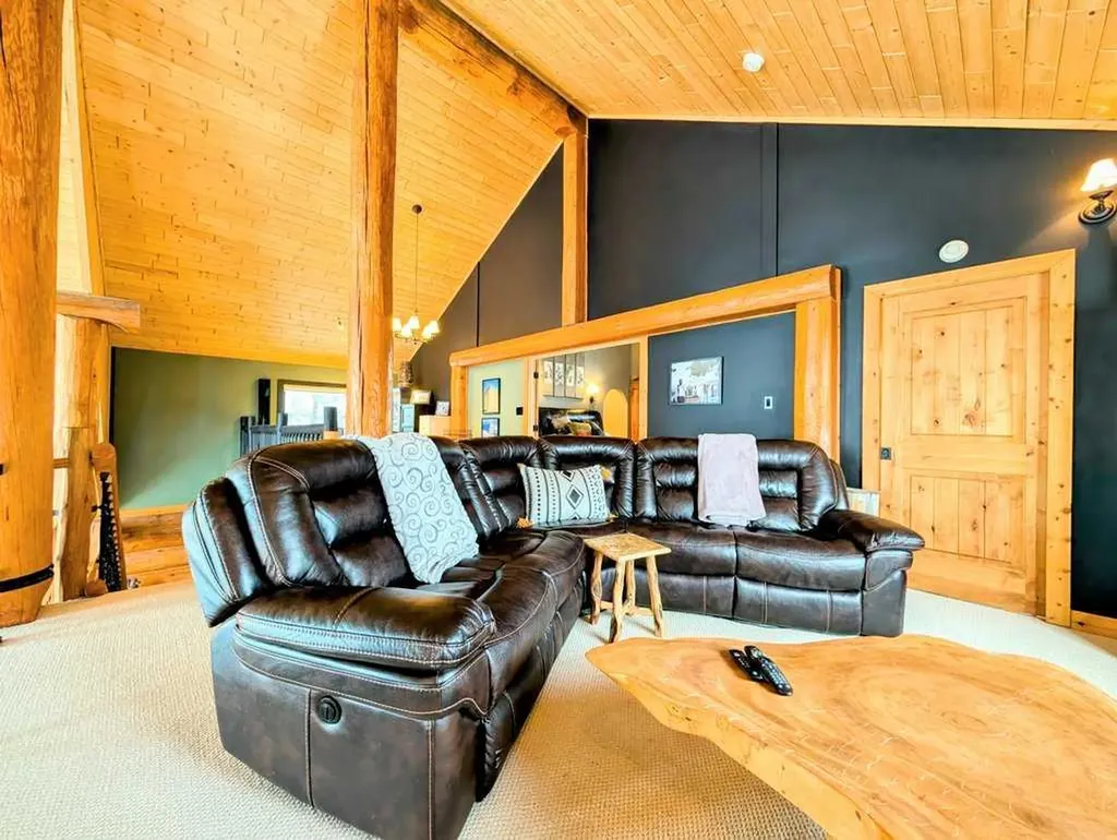 9 Upper Crescent Marten Beach AB T0G 2A0