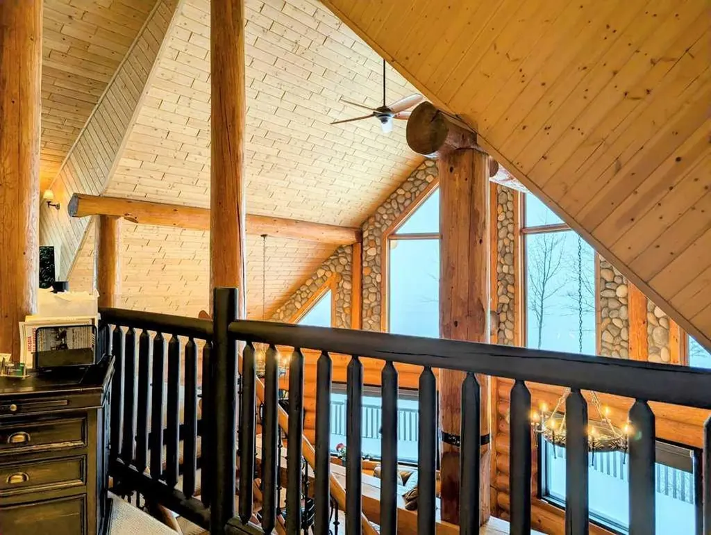 9 Upper Crescent Marten Beach AB T0G 2A0