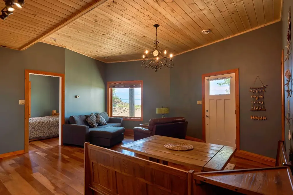 9 Upper Crescent Marten Beach AB T0G 2A0