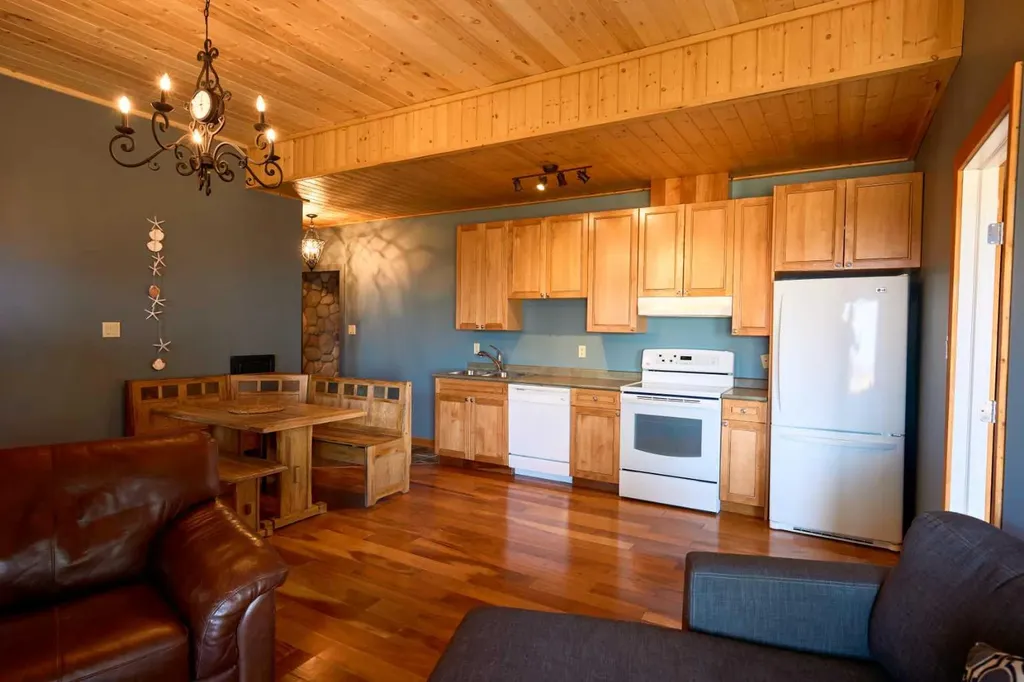 9 Upper Crescent Marten Beach AB T0G 2A0