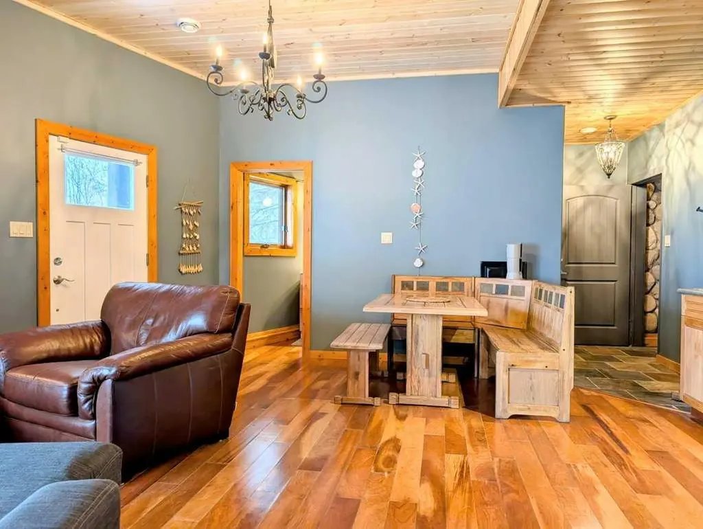 9 Upper Crescent Marten Beach AB T0G 2A0