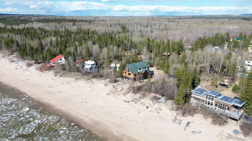 9 Upper Crescent Marten Beach AB T0G 2A0