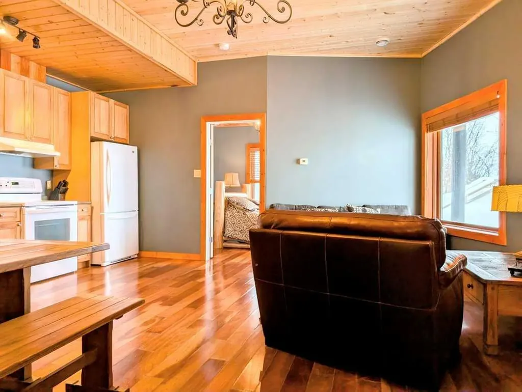 9 Upper Crescent Marten Beach AB T0G 2A0