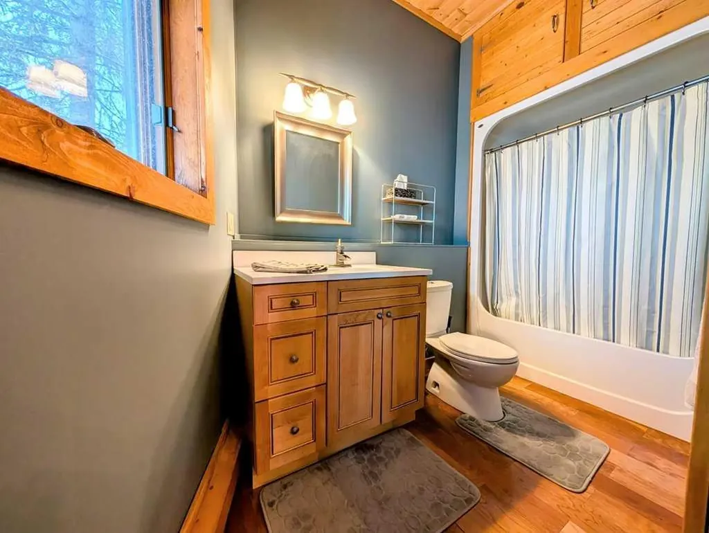 9 Upper Crescent Marten Beach AB T0G 2A0