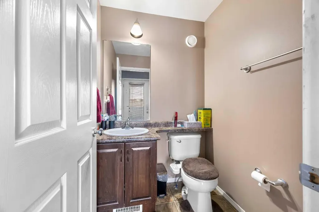 1820 49 Avenue Lloydminster SK S9V 1T2