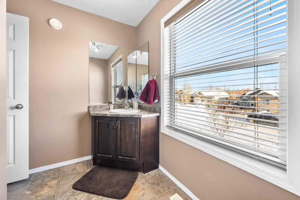 1820 49 Avenue Lloydminster SK S9V 1T2