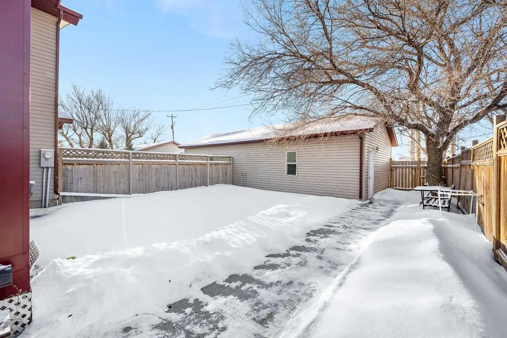 1820 49 Avenue Lloydminster SK S9V 1T2