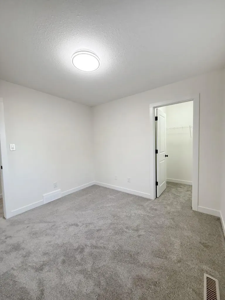 951 41 Avenue N Lethbridge AB T1H 7G9