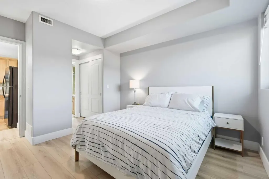 836 15 Avenue SW Calgary AB T2R1S2