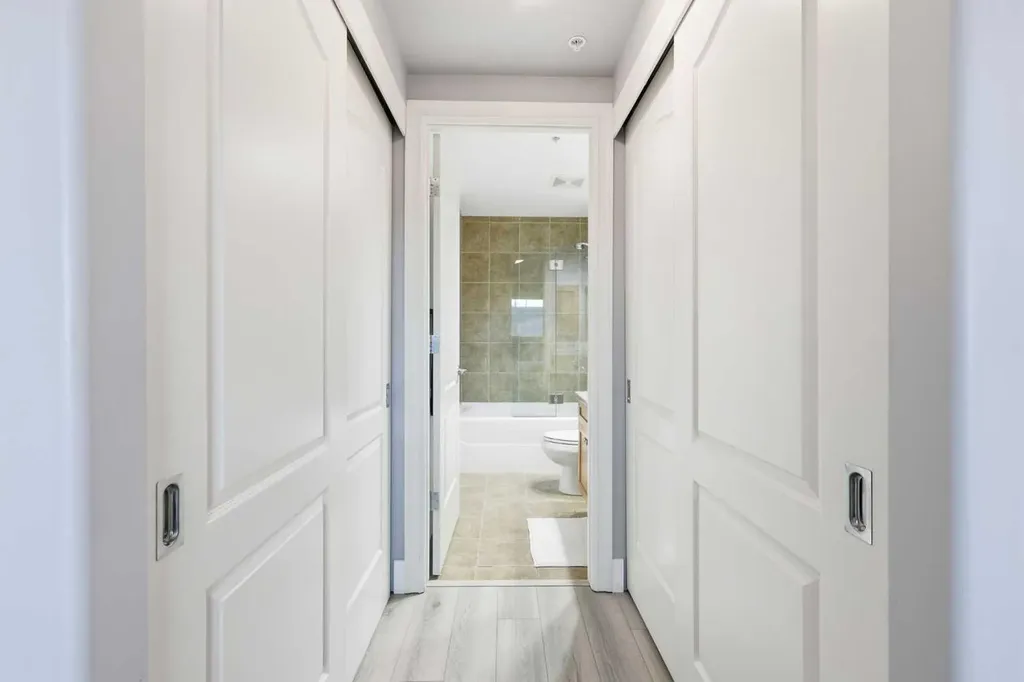 836 15 Avenue SW Calgary AB T2R1S2