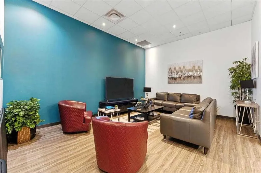 836 15 Avenue SW Calgary AB T2R1S2
