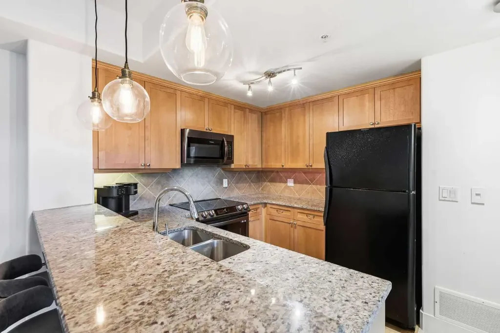 836 15 Avenue SW Calgary AB T2R1S2
