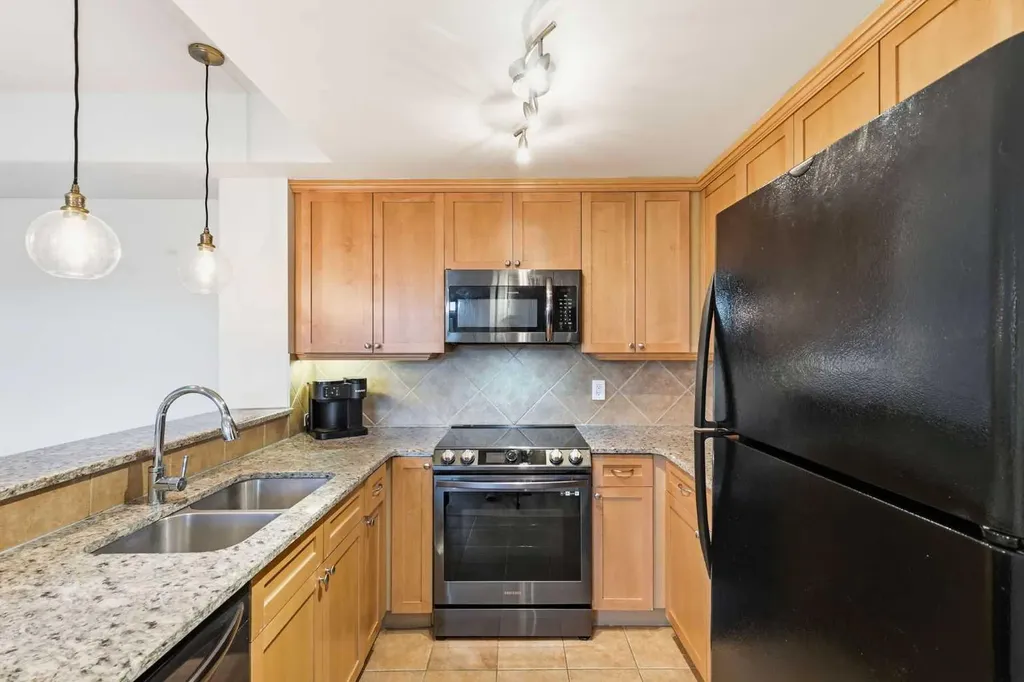 836 15 Avenue SW Calgary AB T2R1S2