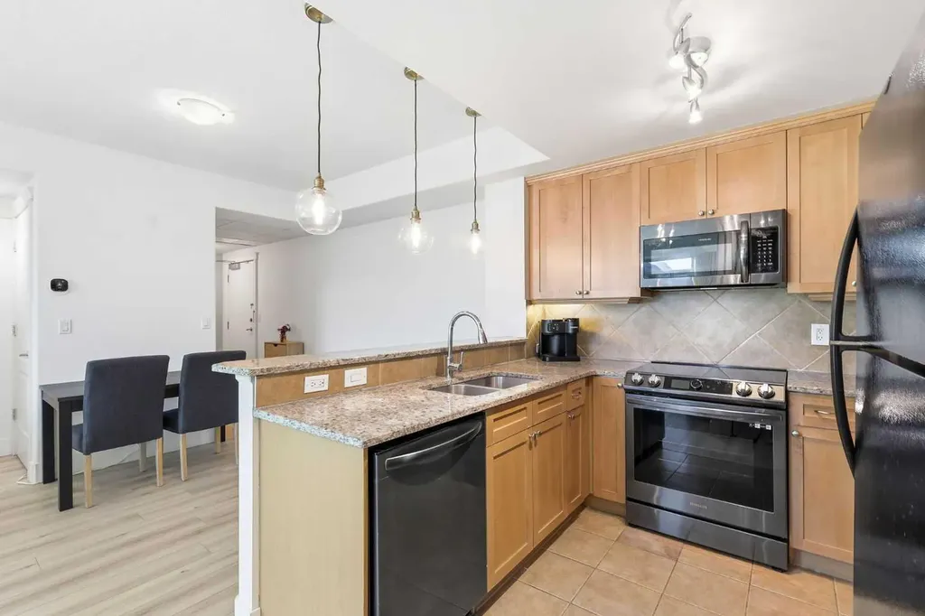 836 15 Avenue SW Calgary AB T2R1S2