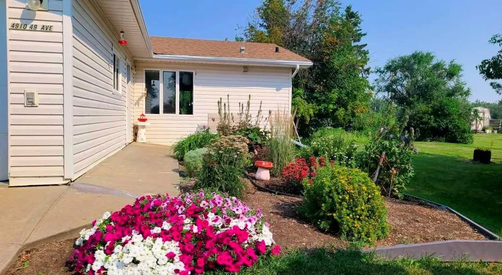 4910 49 Avenue S Eaglesham AB T0H1H0