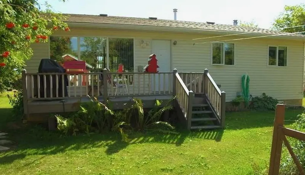 4910 49 Avenue S Eaglesham AB T0H1H0