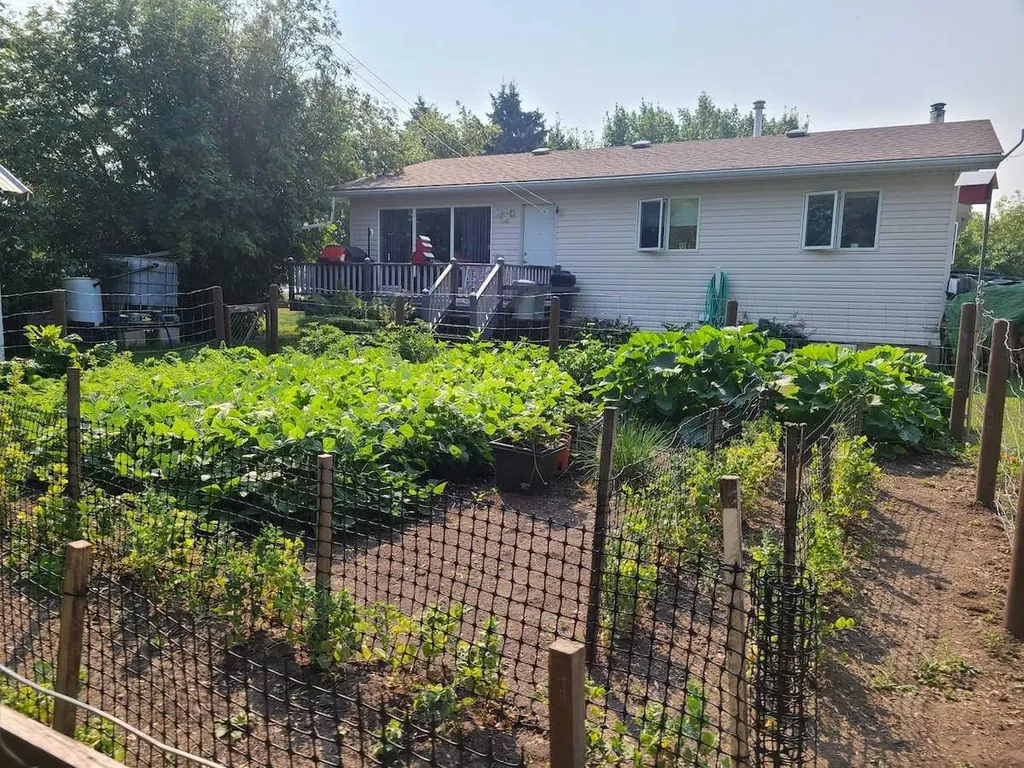 4910 49 Avenue S Eaglesham AB T0H1H0