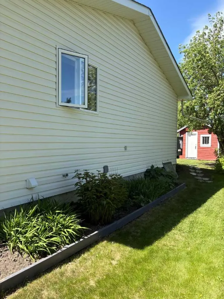 4910 49 Avenue S Eaglesham AB T0H1H0