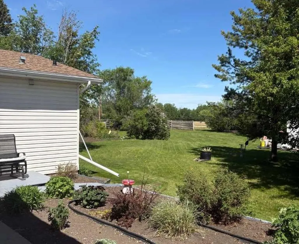 4910 49 Avenue S Eaglesham AB T0H1H0