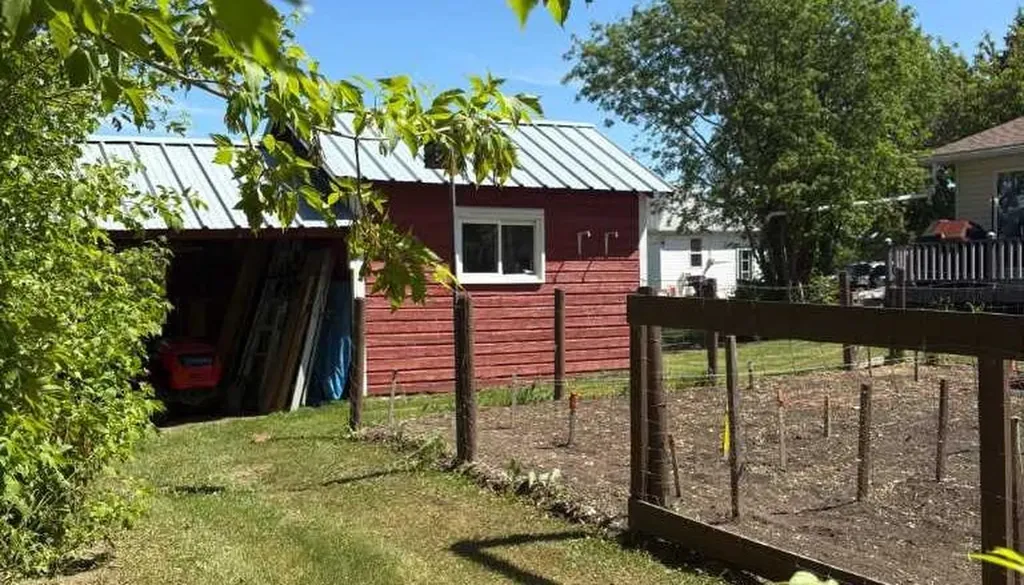 4910 49 Avenue S Eaglesham AB T0H1H0
