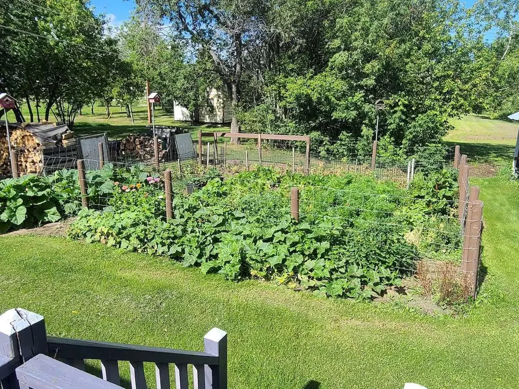 4910 49 Avenue S Eaglesham AB T0H1H0