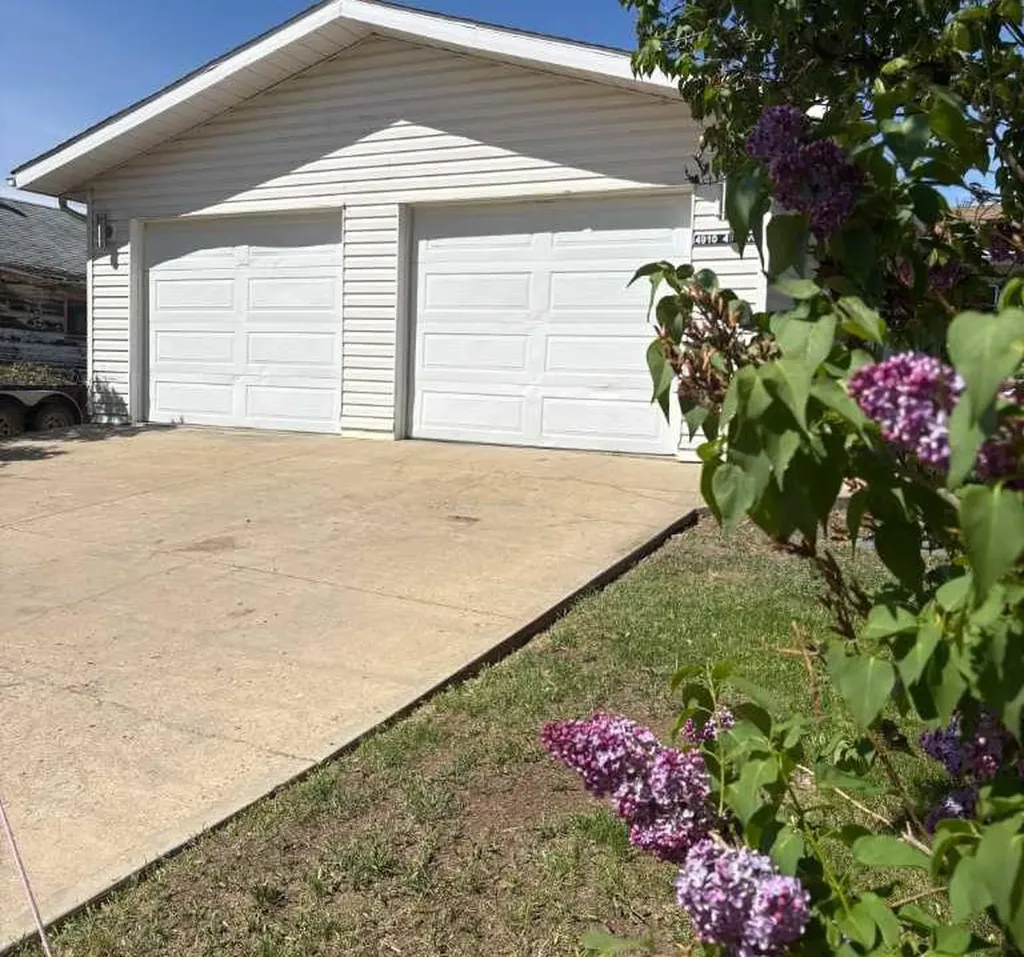4910 49 Avenue S Eaglesham AB T0H1H0
