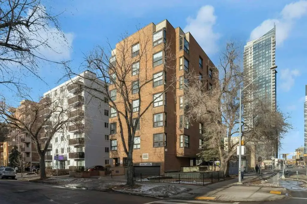 1202 13 Avenue SW Calgary AB T3C0T1