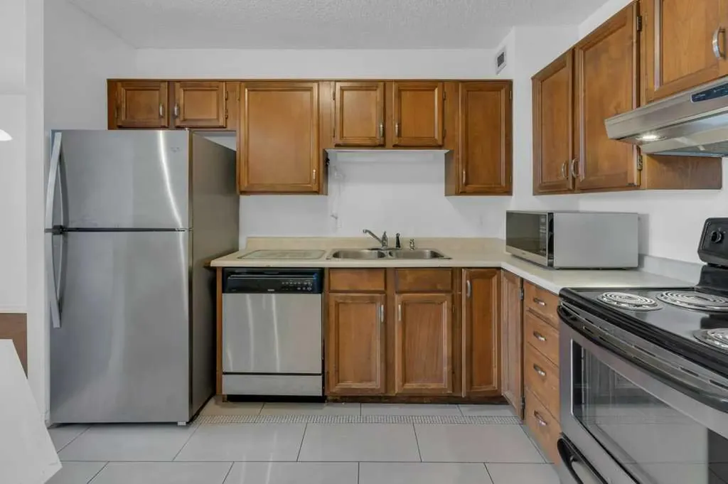 1202 13 Avenue SW Calgary AB T3C0T1