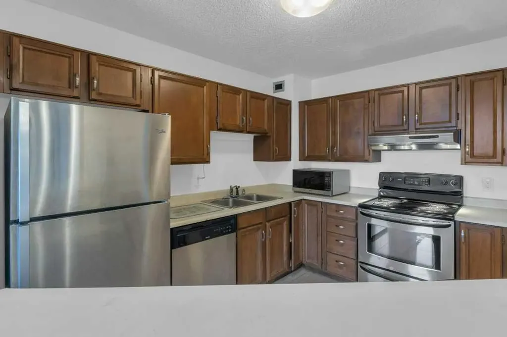 1202 13 Avenue SW Calgary AB T3C0T1