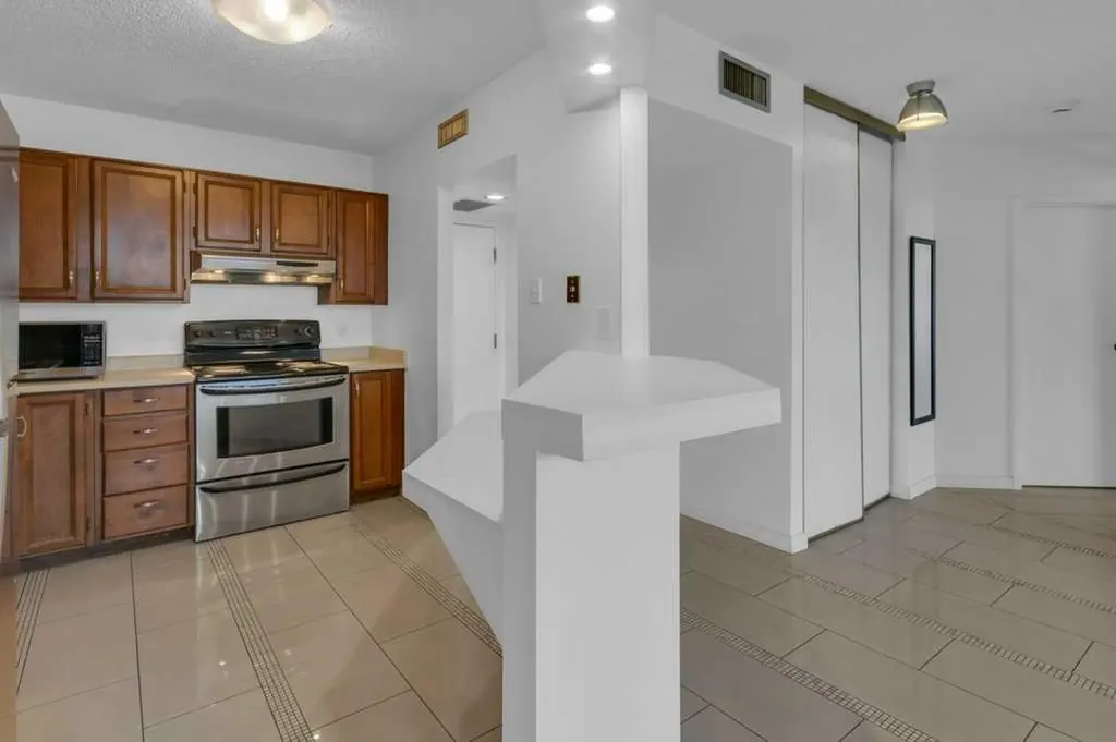1202 13 Avenue SW Calgary AB T3C0T1