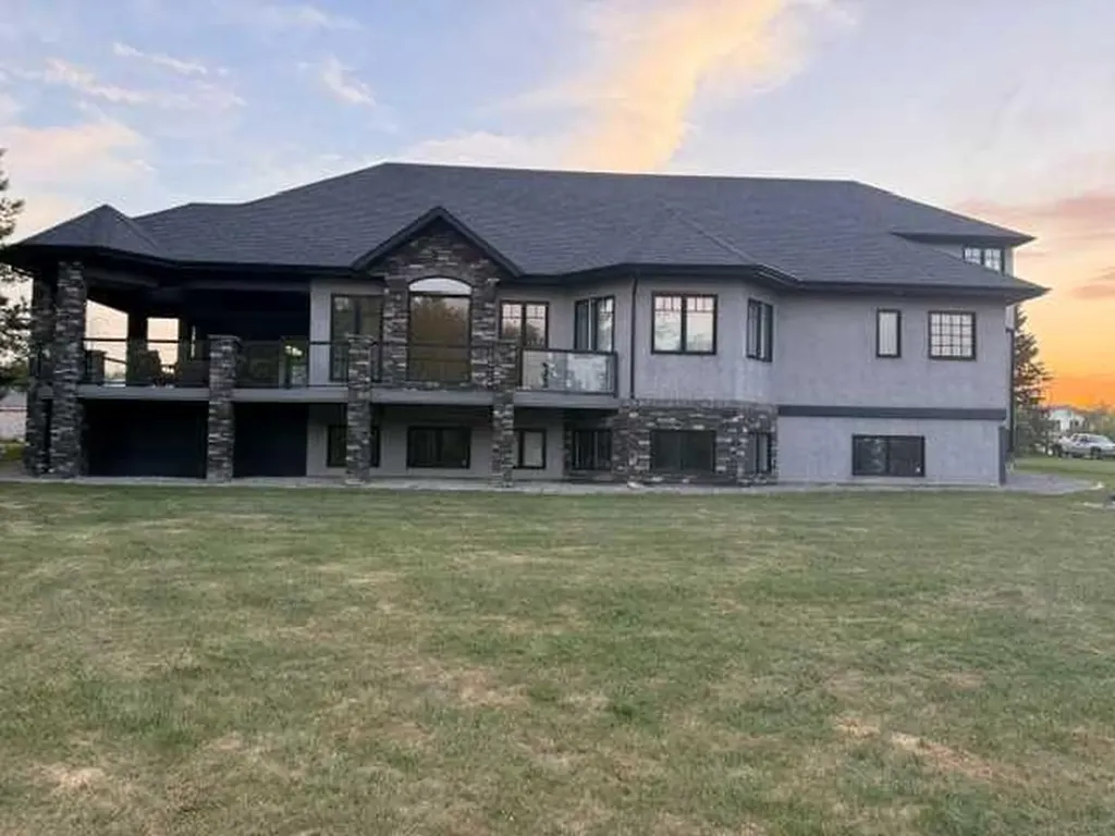 2120 18 Avenue Delburne AB T0M 0V0