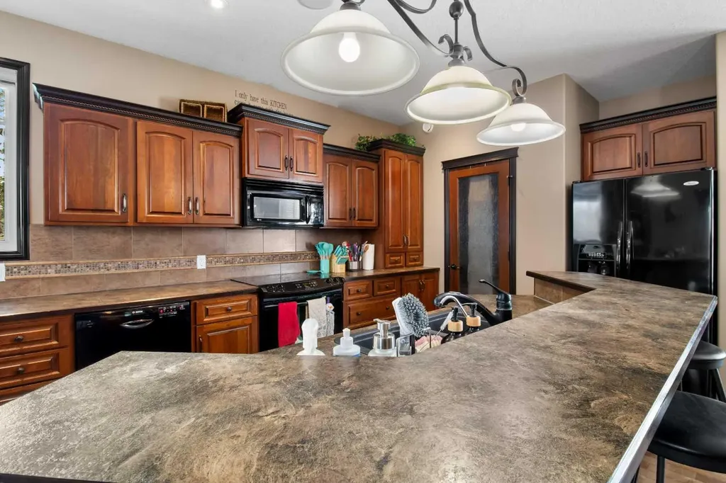 2120 18 Avenue Delburne AB T0M 0V0